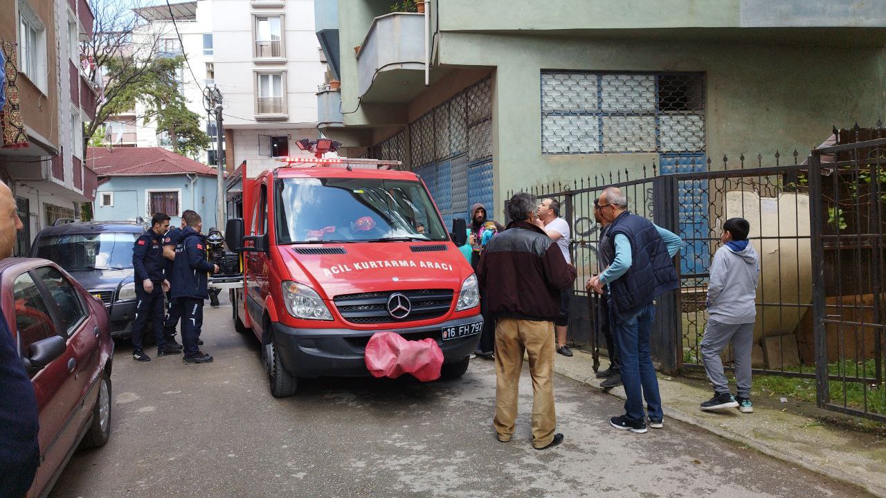 Çocuğun çenesine bahçe korkuluğu saplandı