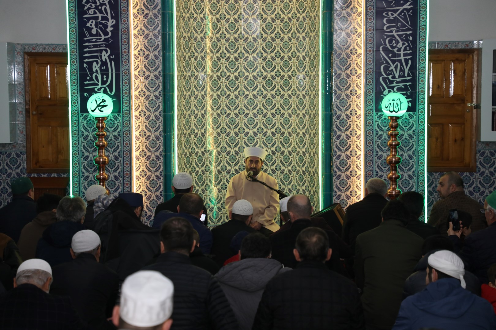 Hafız Ali Derman teravihte İnegöl cemaati ile buluştu