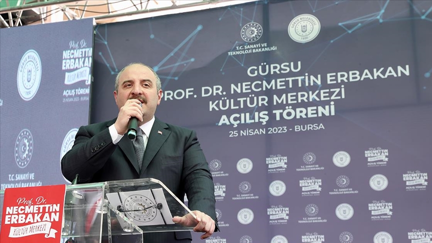 “Türkiye’nin uçağını yapmak Erbakan Hoca’mızın hayaliydi, işte bugün jet motorlu uçağımızı uçurduk”