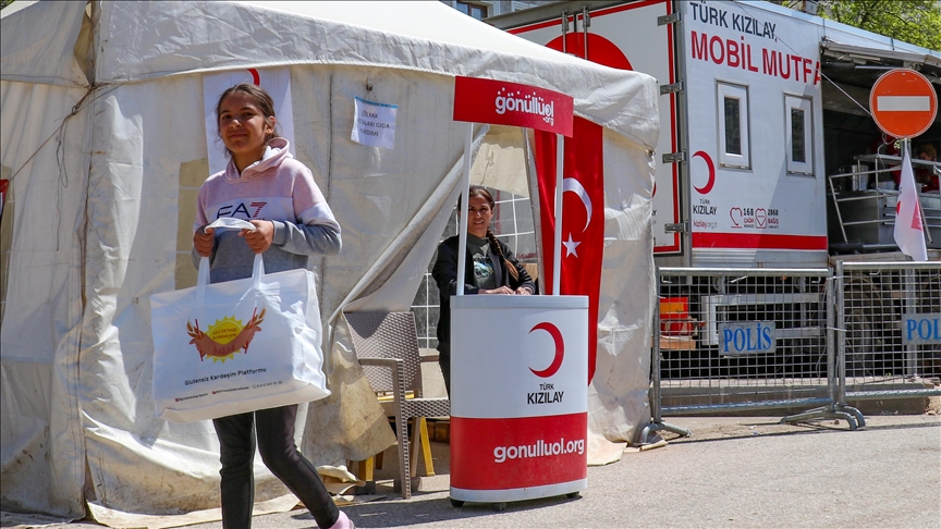 İş yeri yıkılan çölyak hastası kendisi gibi depremzedelere glütensiz gıda ulaştırıyor