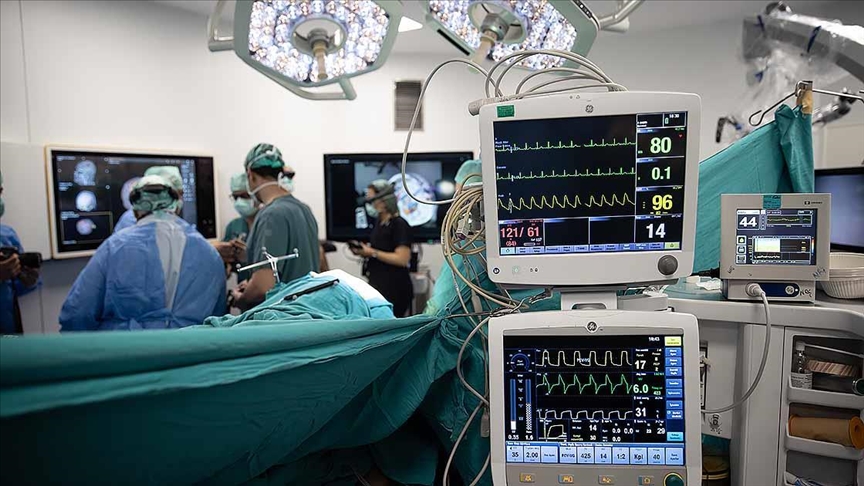 Türk cerrahlar, “metaverse” destekli beyin ameliyatlarında önemli başarılar kazandı