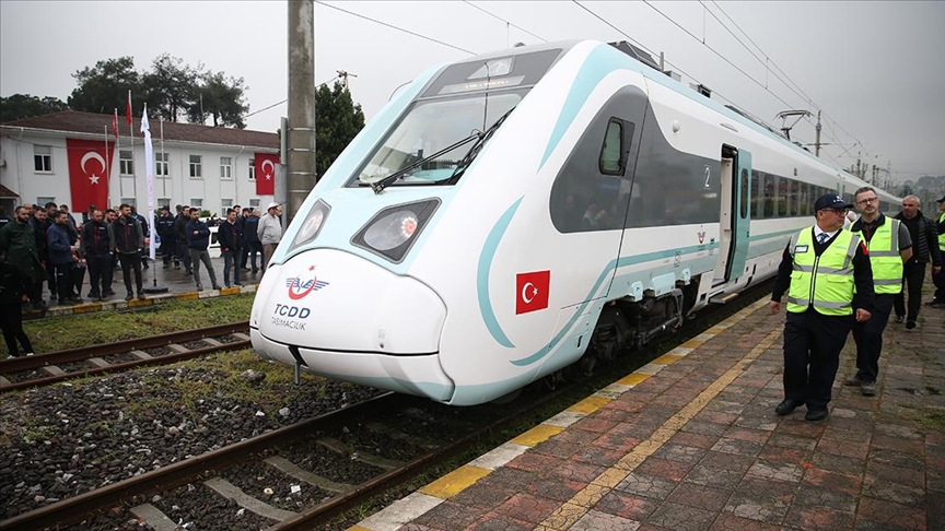 İlk Milli Elektrikli Tren Seti TCDD’ye teslim edildi