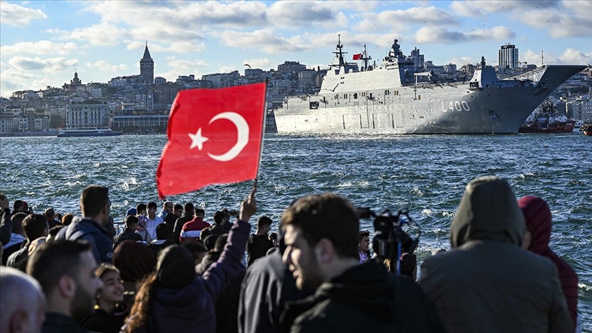 TCG Anadolu, İstanbul Boğazı’ndaki geçişini tamamlayıp Sarayburnu’na döndü