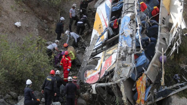 Ülkeyi sarsan kaza! Dereye yuvarlanan yolcu otobüsü 10 kişiye mezar oldu