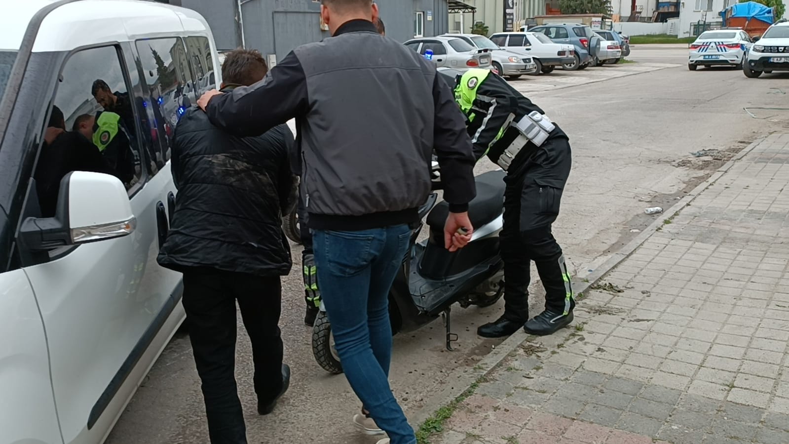 Çalıntı motosiklet ile polisten kaçan kişi gözaltına alındı