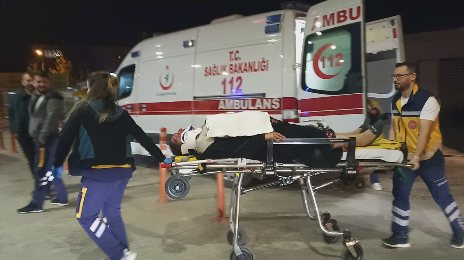 Kazada motosikletten fırlayan kişi yaralandı