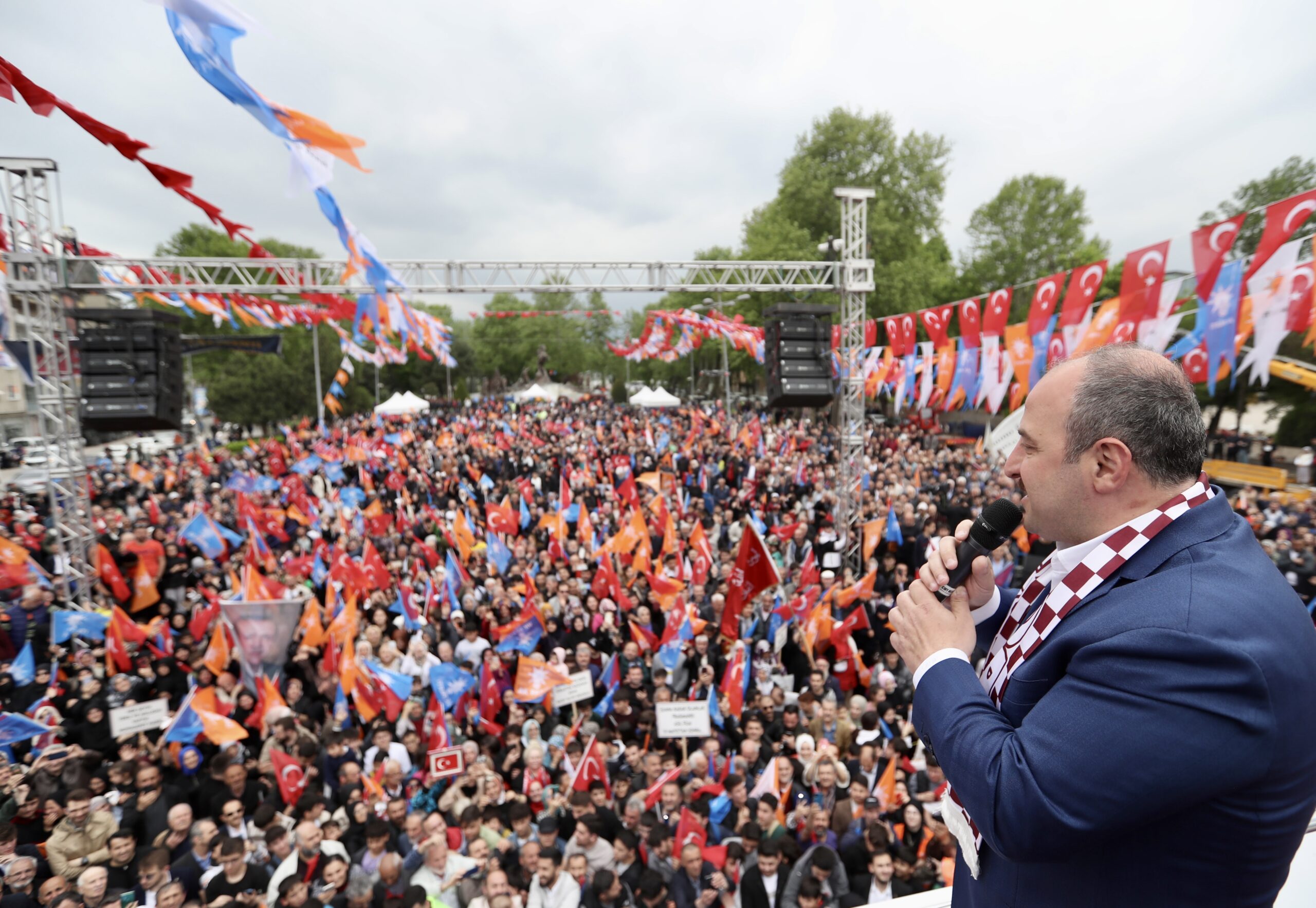 Bakan Varank’tan muhalefete; ‘Teröristler ile pazarlık yapıyorsunuz’