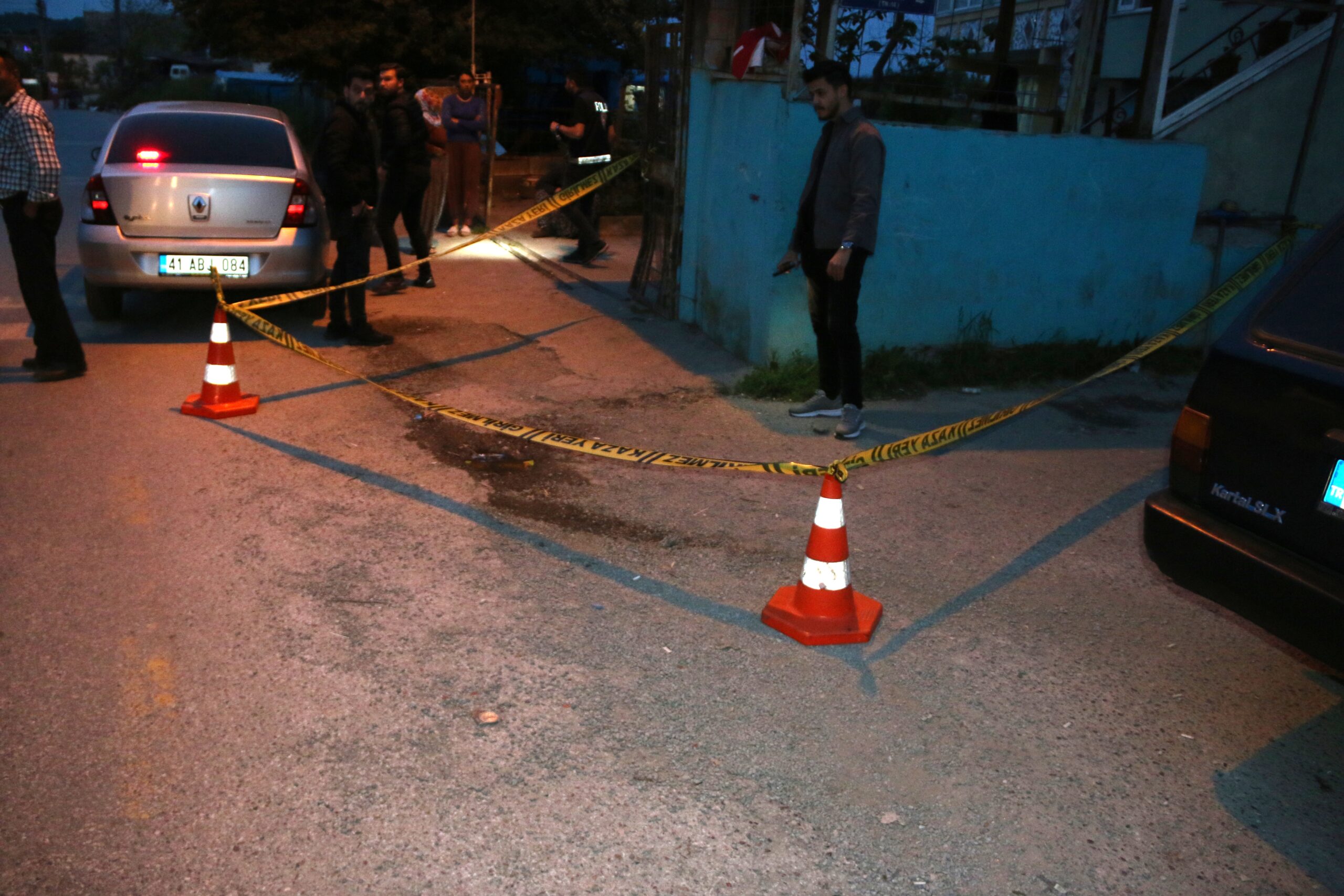 Amca çocukları arasında çıkan silahlı kavgada 1 kişi yaralandı