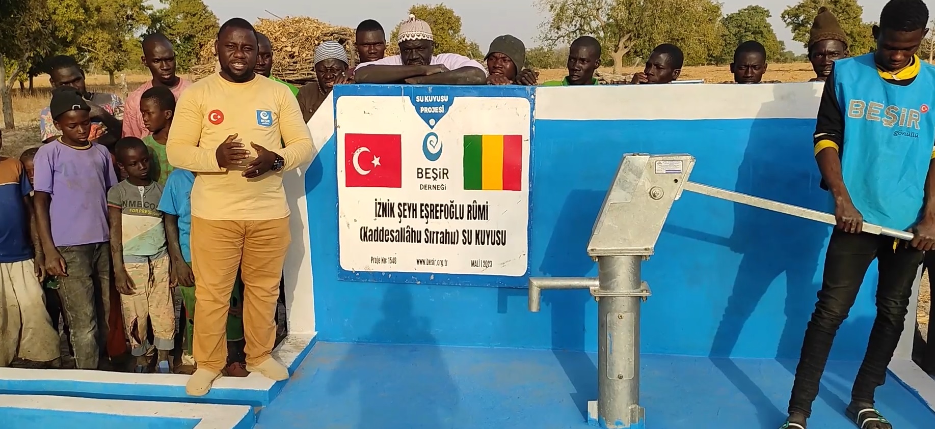Beşir gönül köprüsü oldu İnegöllü vatandaşların desteği ile Mali’de 2 su kuyusu açıldı