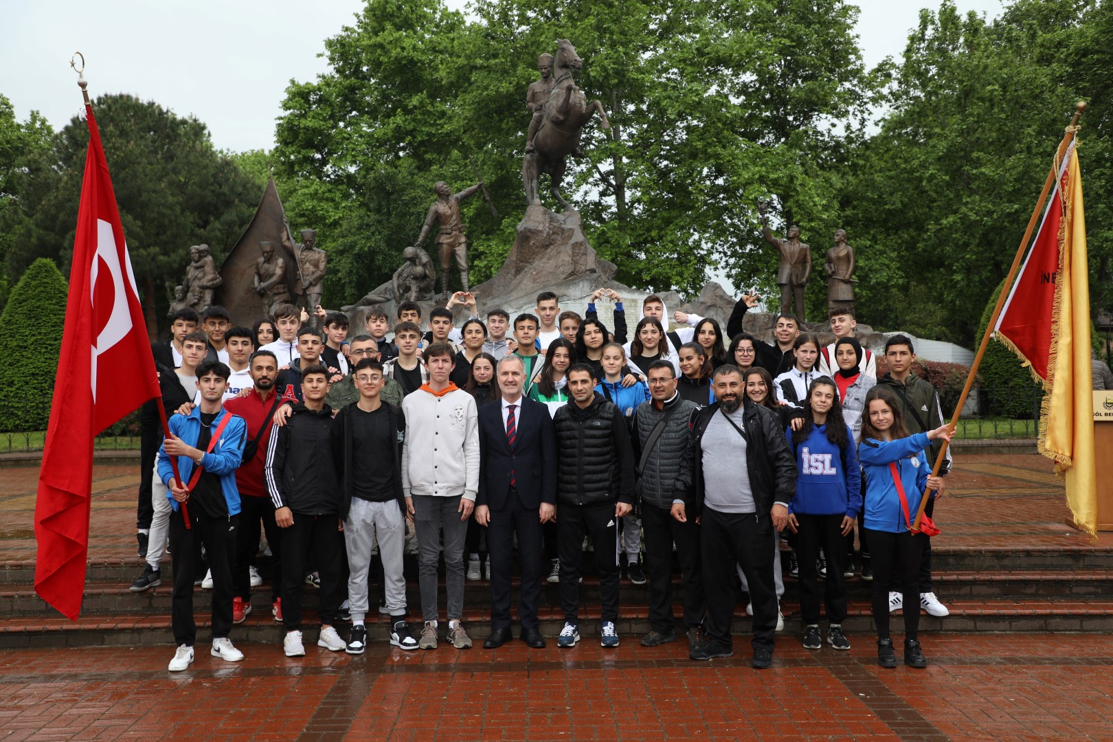 Gençler 19 Mayıs Coşkusunu Sokaklara Taşıdı