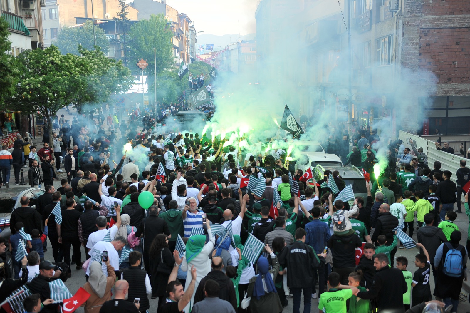 Kafkas, şampiyonluğu kutladı