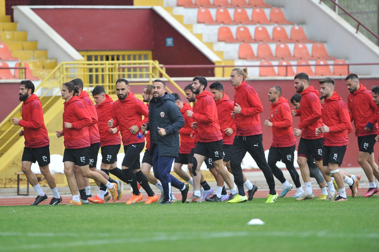 ‘Kendi göbeğimizi kesip kümede kalmayı planlıyoruz’