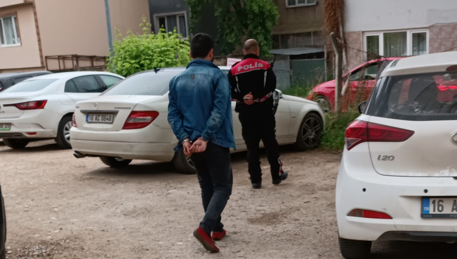 İnegöl’de uyuşturucu partisi