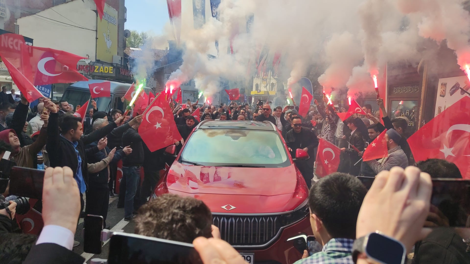 “Bizim öyle bir liderimiz var ki; gecenin 2’sinde arar;  ‘Mustafa ne yapıyorsun?’ der”