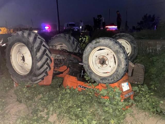 Devrilen traktörün altında kalan sürücü hayatını kaybetti