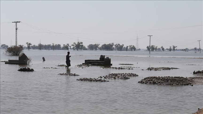 Pakistan’da şiddetli yağışların yol açtığı su baskınlarında 5 kişi öldü