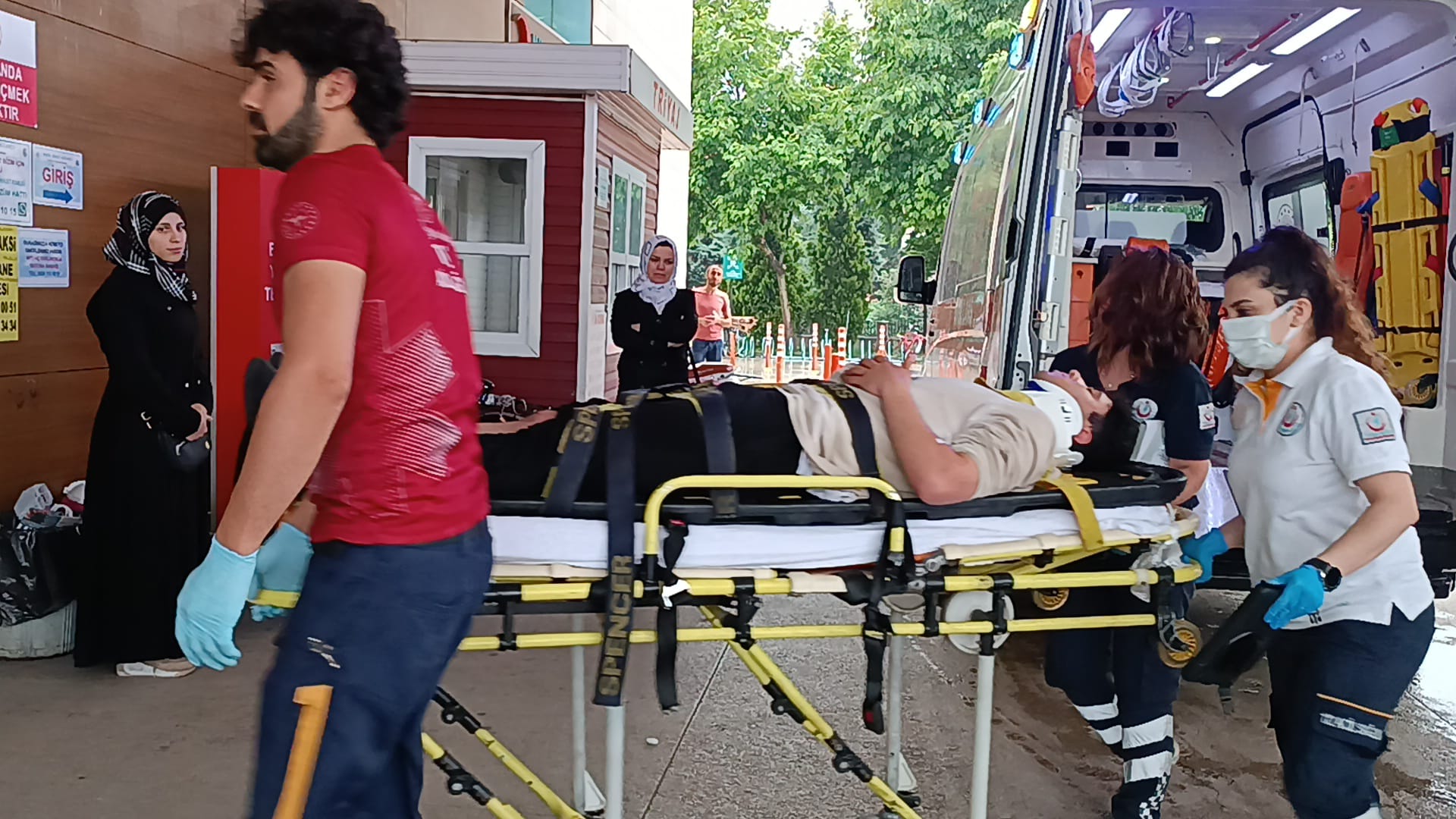 Otomobilin çarptığı motosikletin sürücüsü yaralandı