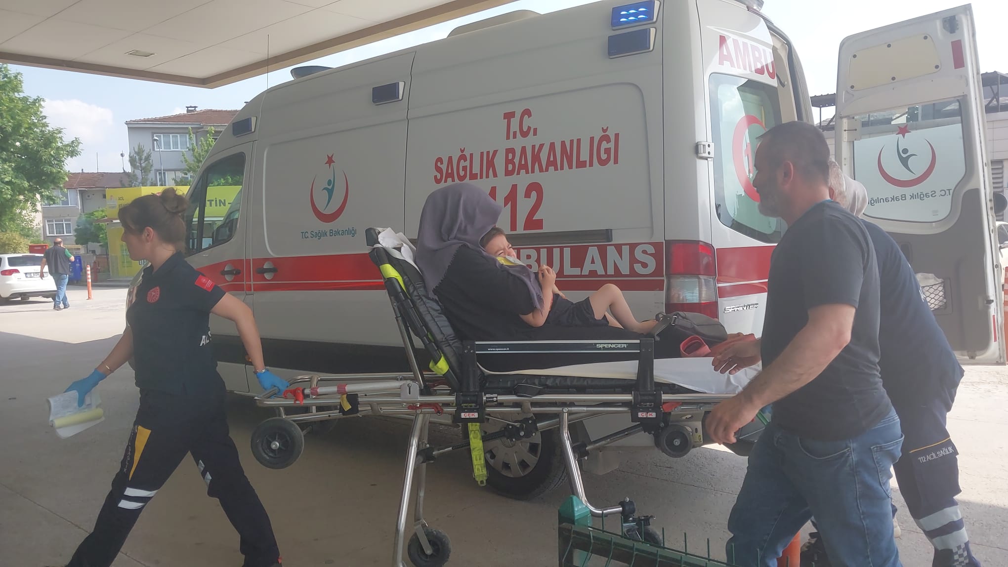 İnegöl’de can yakan olay, annesinin kucağında hastaneye getirildi