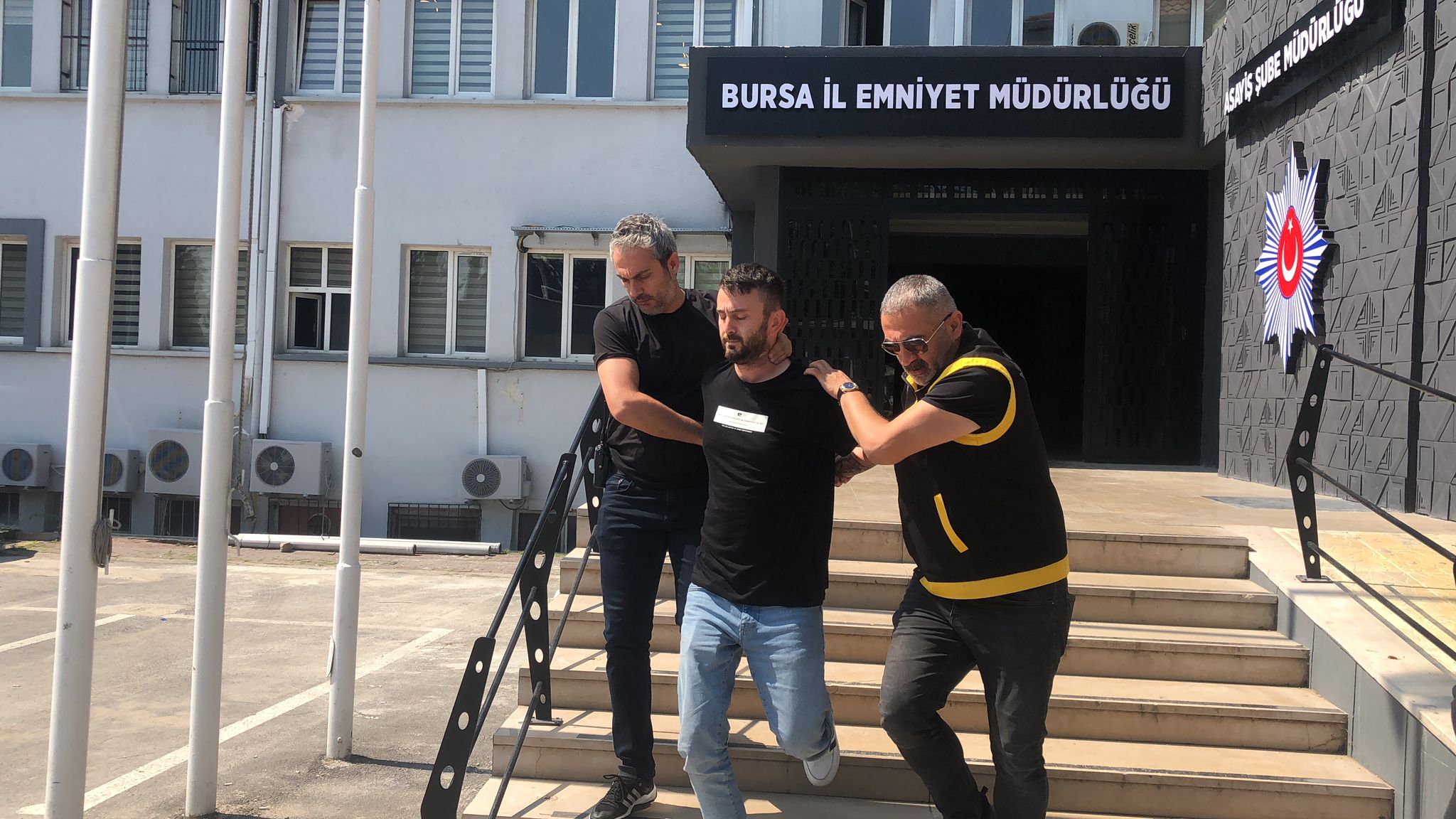 İnegöllü işletmecinin yaşamını yitirdiği silahlı saldırı kamerada