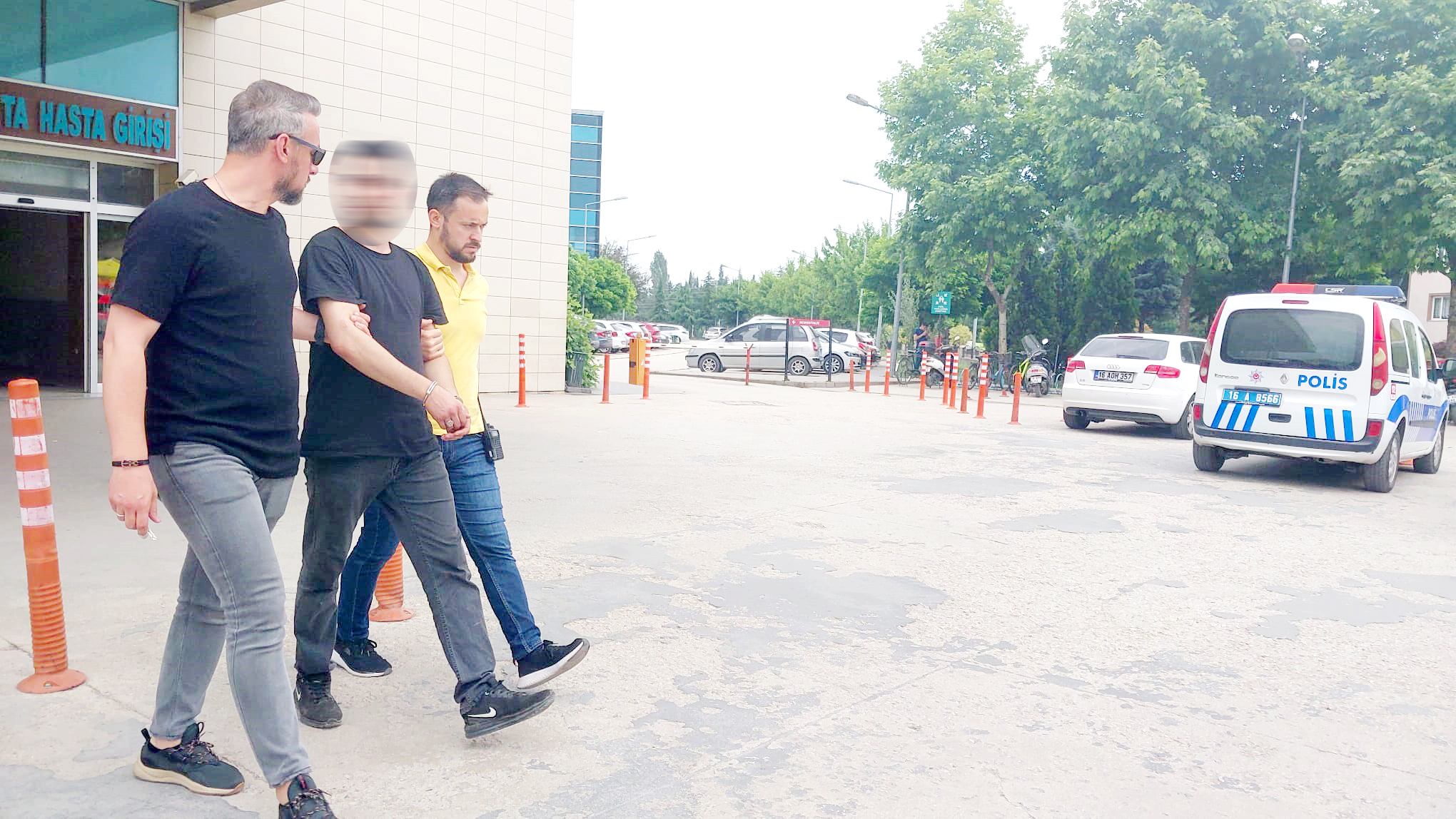 Kızının karne töreninde yakalandı