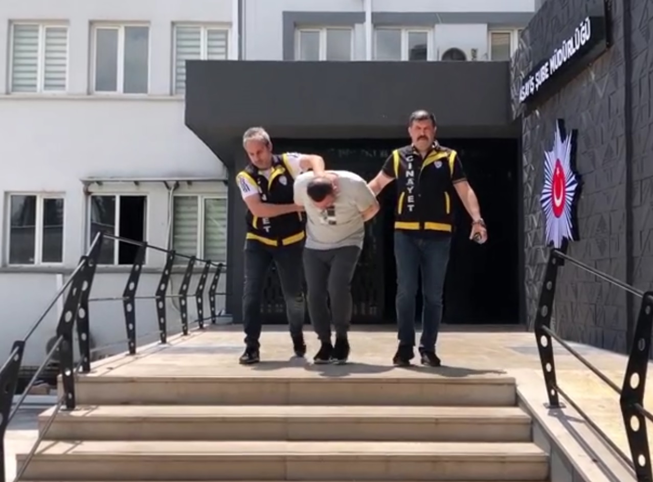 Evinde ölü bulunan kişinin katil zanlısı olan oğlu yakalandı