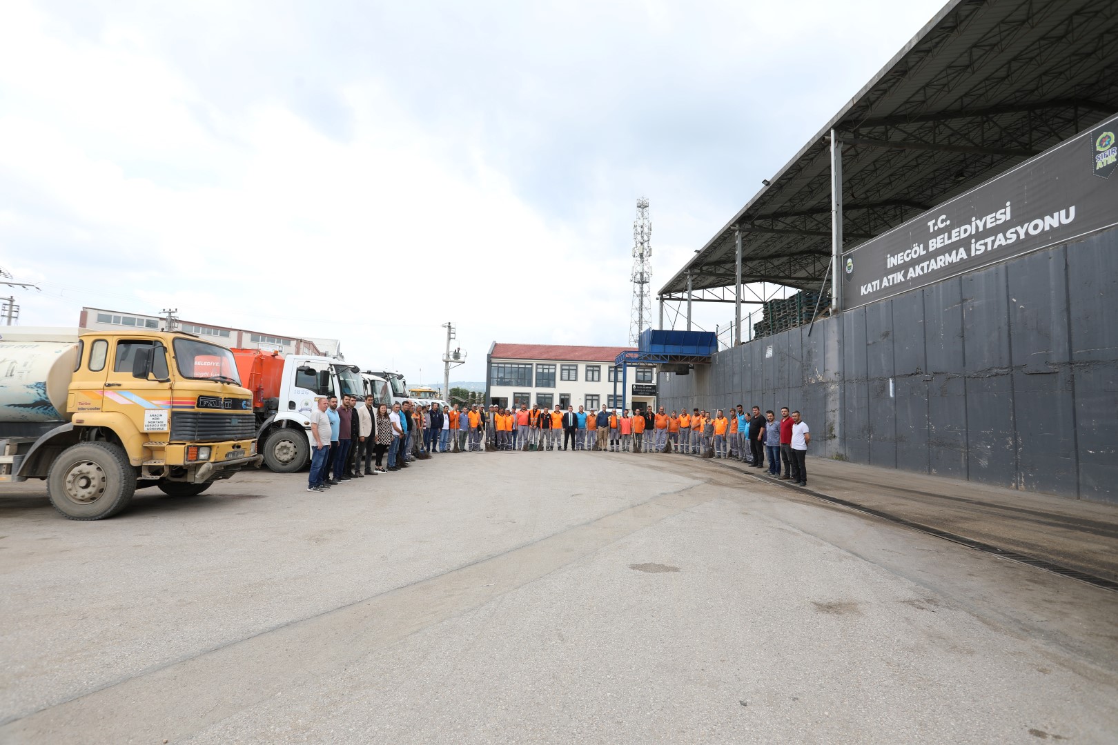 İnegöl Belediyesi’nde Dünya Çevre Günü temizlik harekatıyla kutlandı