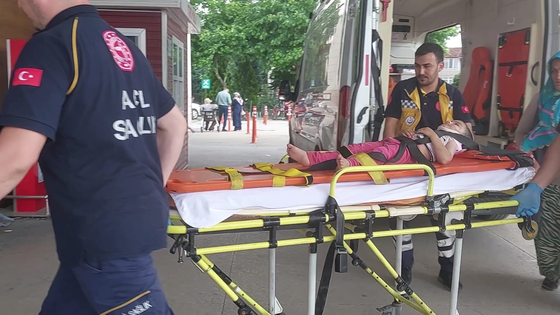 Henüz 2 iki yaşında… Balkondan düşüp yaralandı