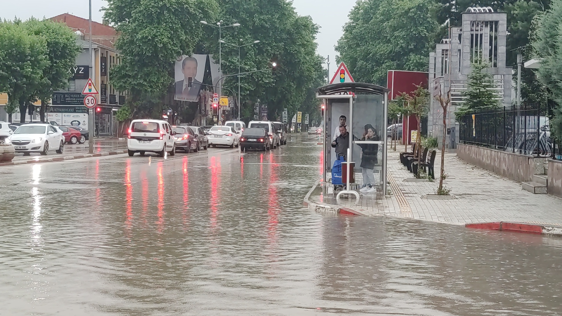 İnegöl’de sağanak yağış