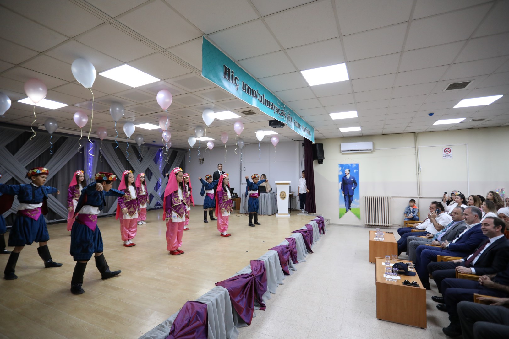 İnegöl’de 70 bin öğrenci  karne heyecanını yaşadı