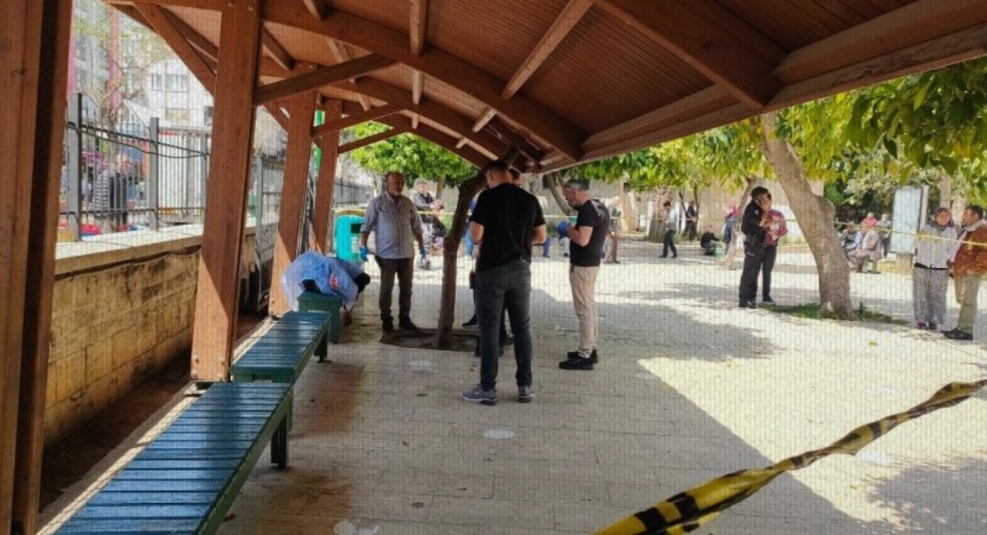 Cami avlusunda arkadaşı tarafından silahla yaralanan genç, hastanede öldü