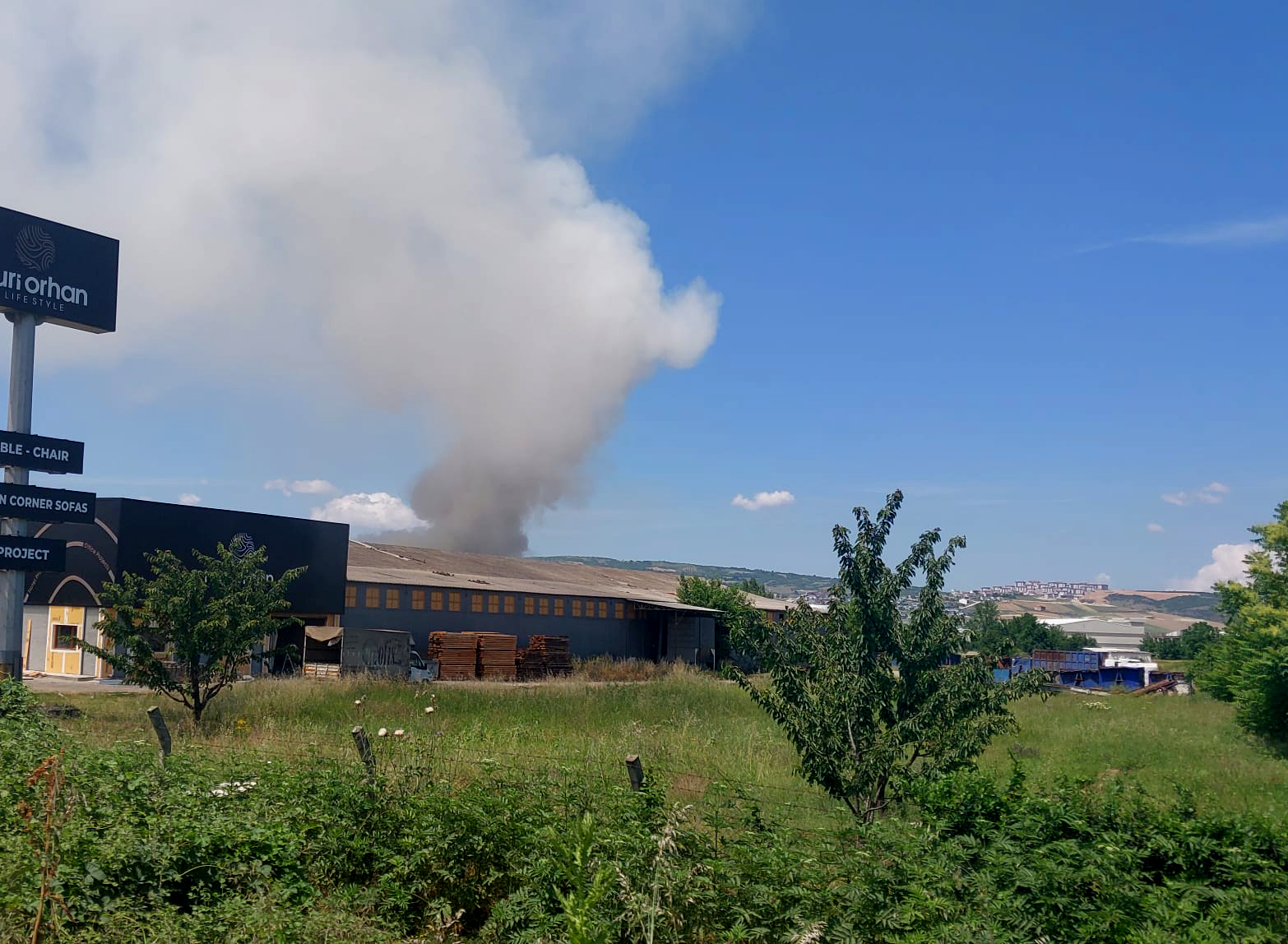 Geri dönüşüm tesisinde çıkan yangın söndürüldü