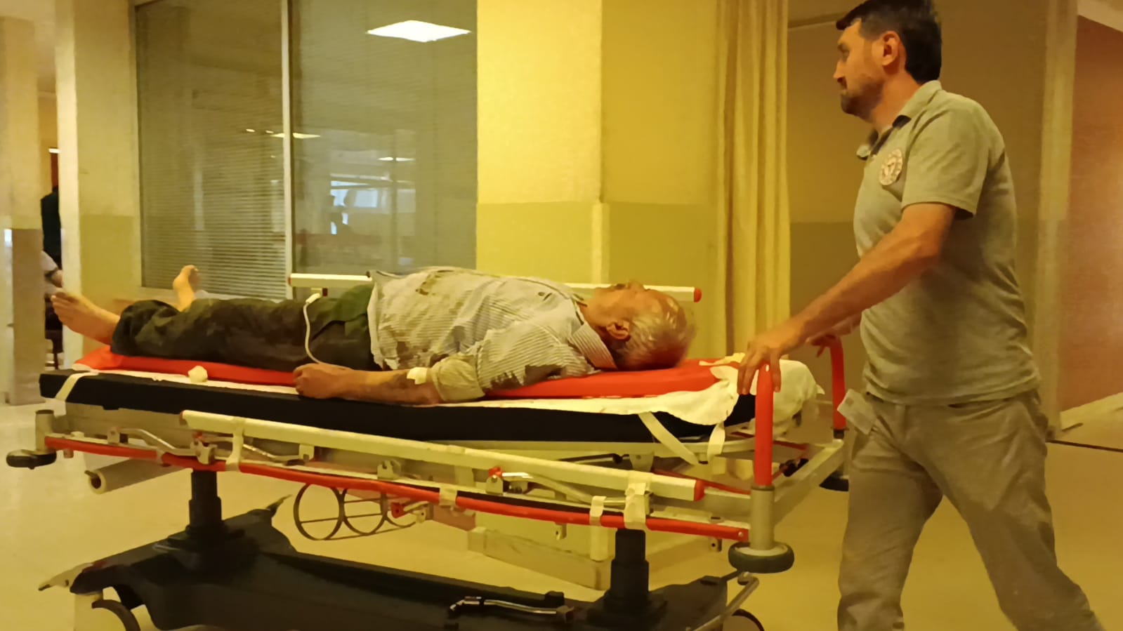 İnegöl’de şok olay, üzerinden traktör geçen adam tedavi altına alındı