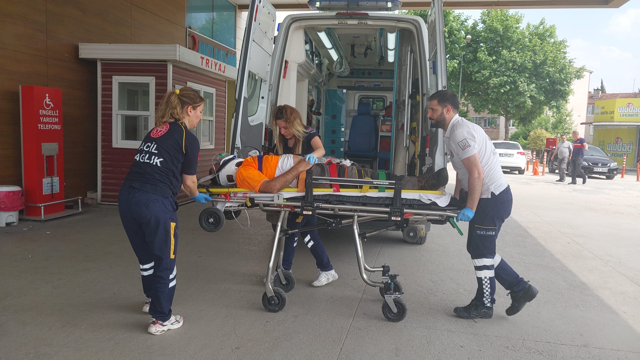 İnegöl’de bir garip kaza çöp kamyonunun lastiğine kafası sıkıştı