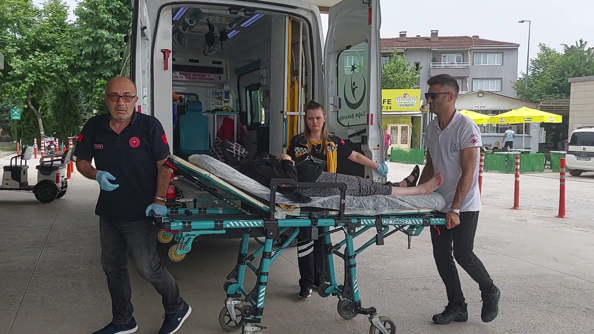 Otomobilin çarptığı yaya yaralandı