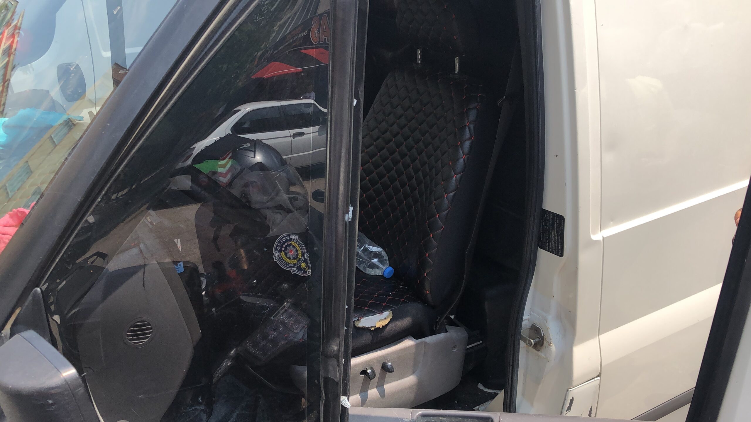 Park yeri kavgasında baba ile oğlu bıçakla yaralandı