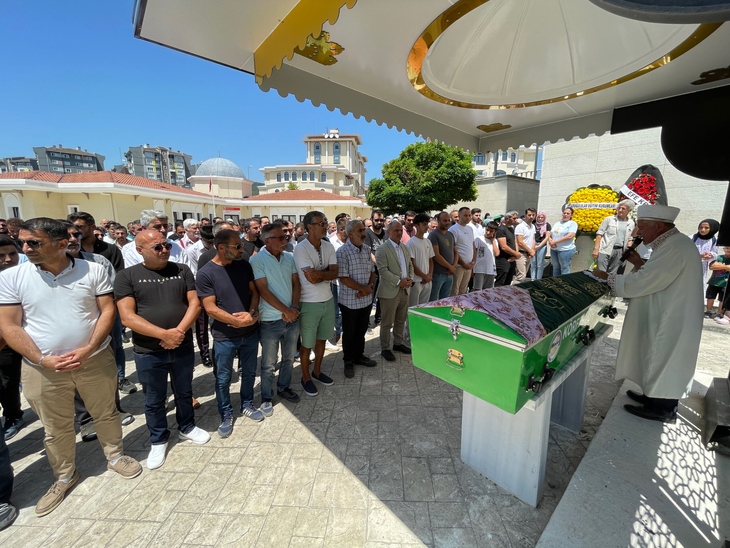 Trafik kazasında ölen anaokulu müdürü toprağa verildi