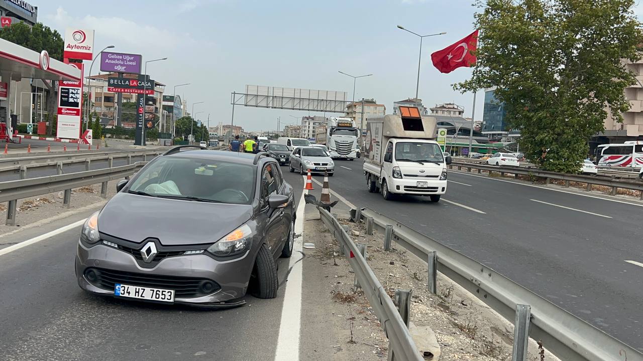 Bariyere çarpan otomobilin sürücüsü yaralandı