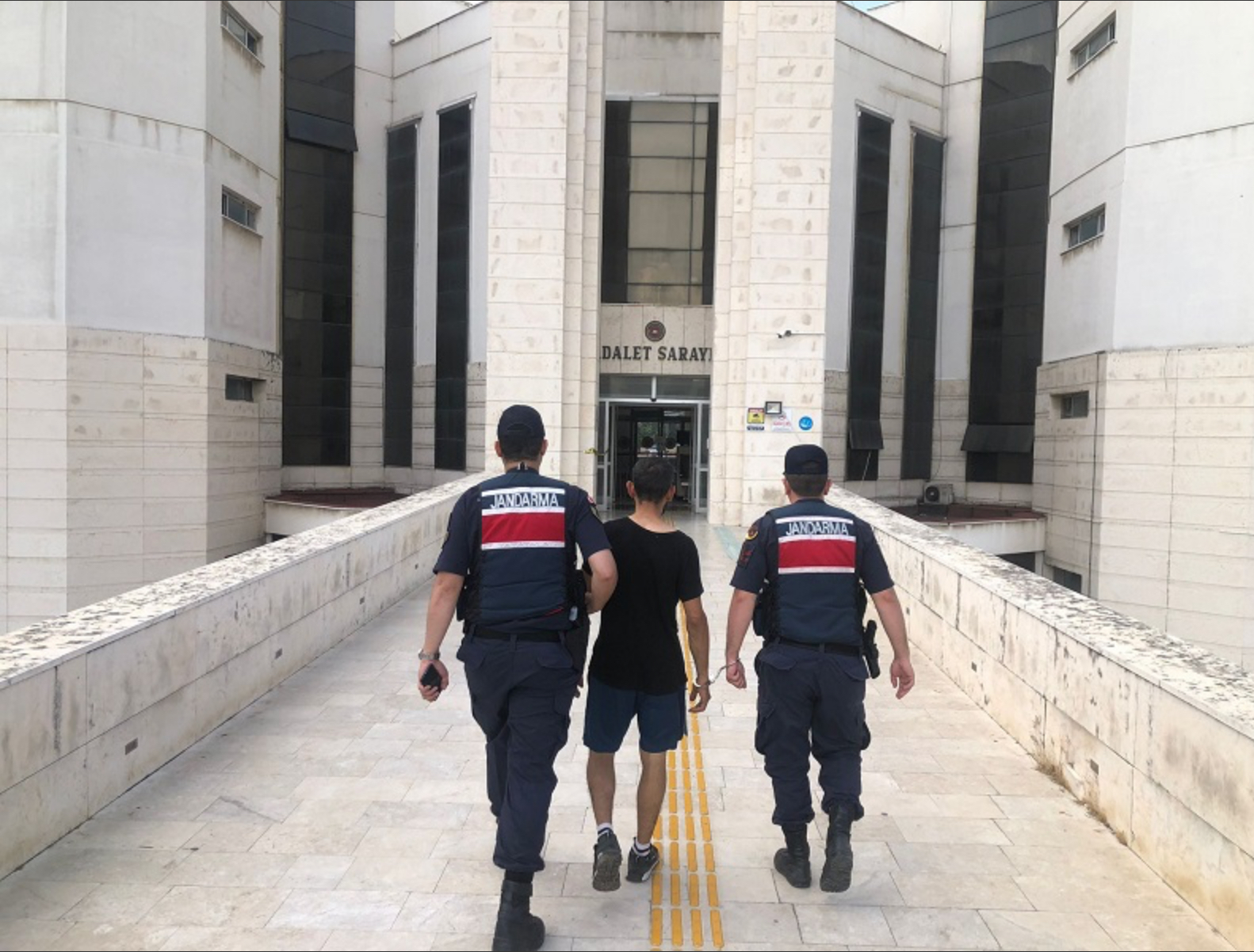 Firari iki hükümlü yakalandı