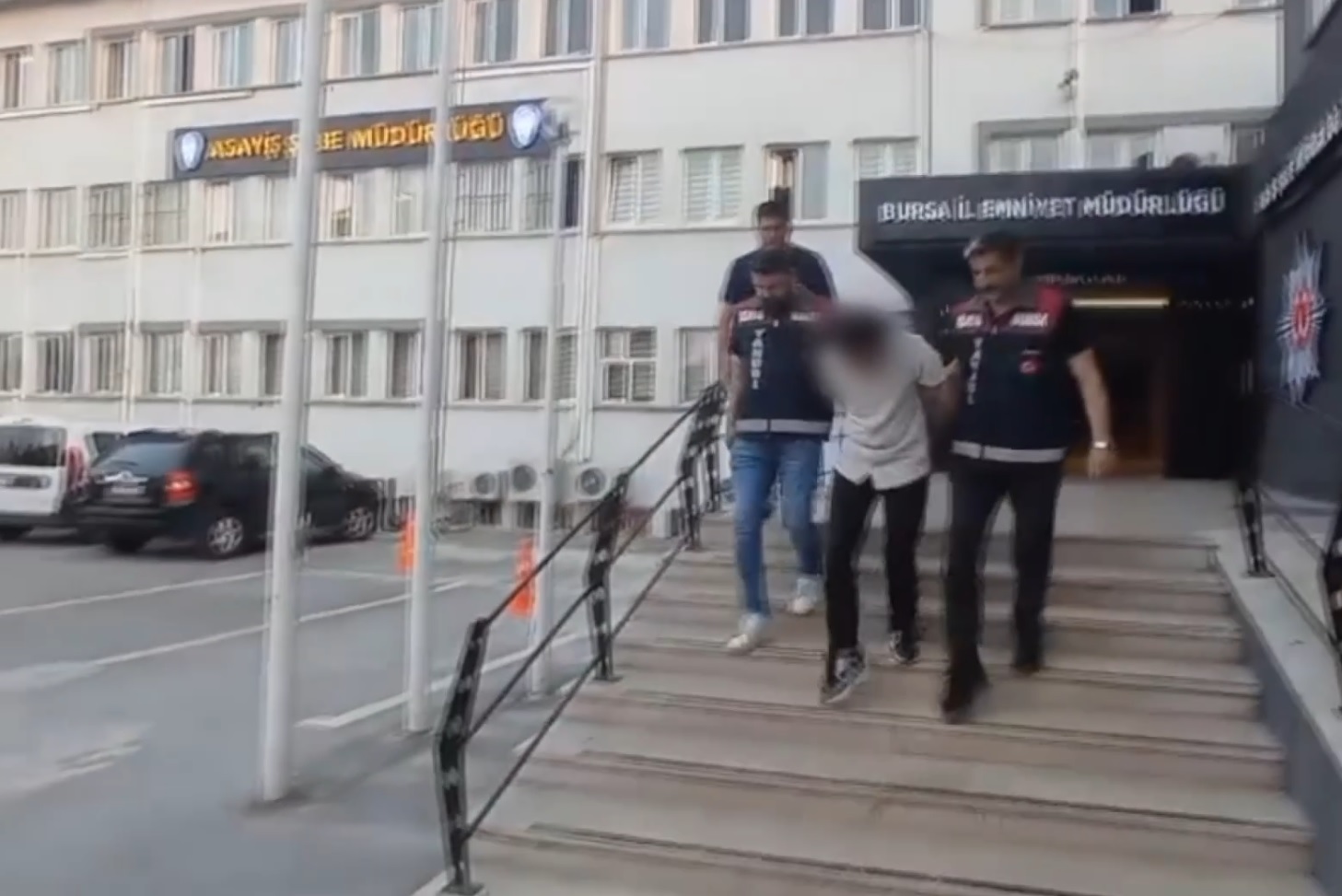 Kendisini medyum olarak tanıtıp kadınları dolandıran şüpheli yakalandı