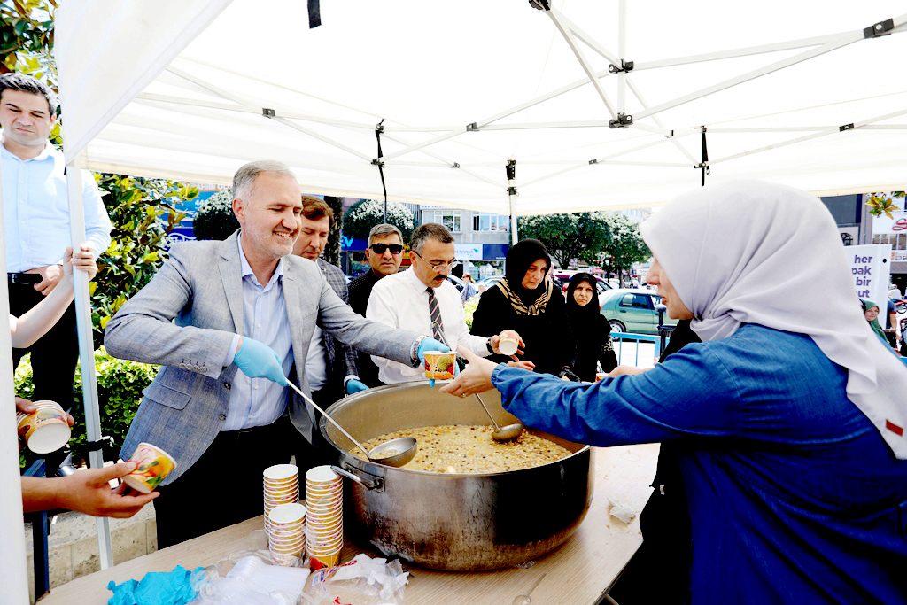 Belediye’den 2 bin kişilik aşure ikramı