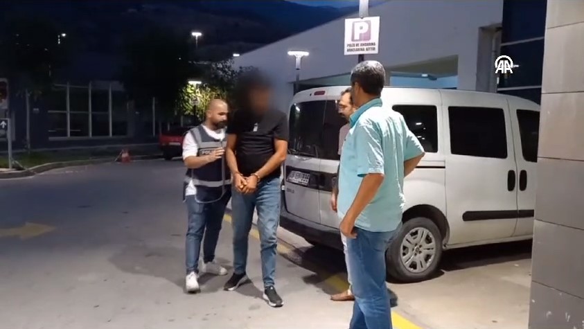 Bu nasıl bir canilik … !!! Annesini tabancayla öldüren kişi gözaltına alındı