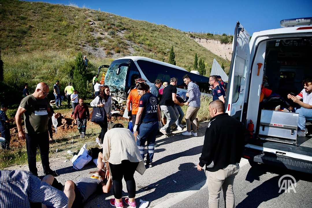 Şarampole devrilen otobüsteki 35 yolcu yaralandı