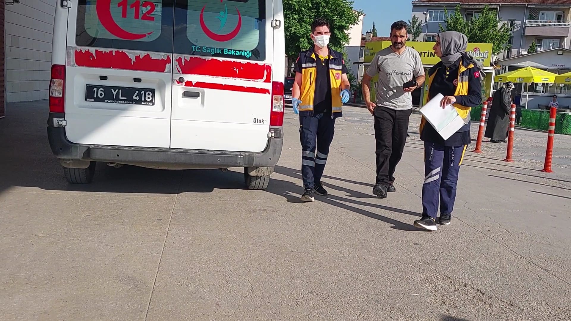 Yüzüne kimyasal madde sıçradı