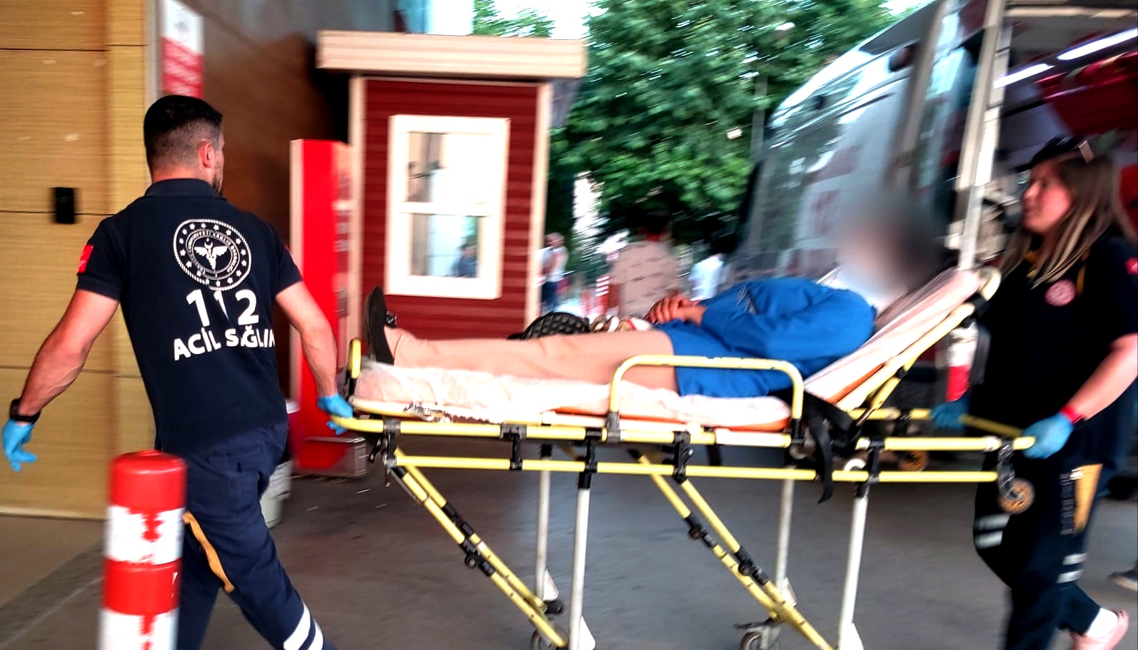 Yolda yürürken saldırdılar