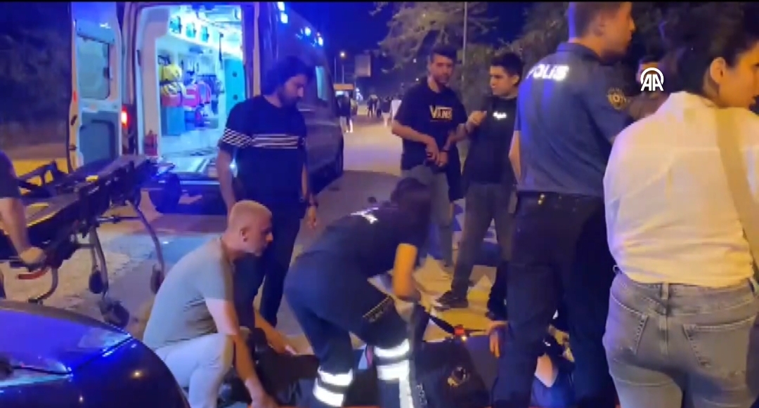 Polis ve 2 kişiye çarpıp, yaya olarak kaçtı