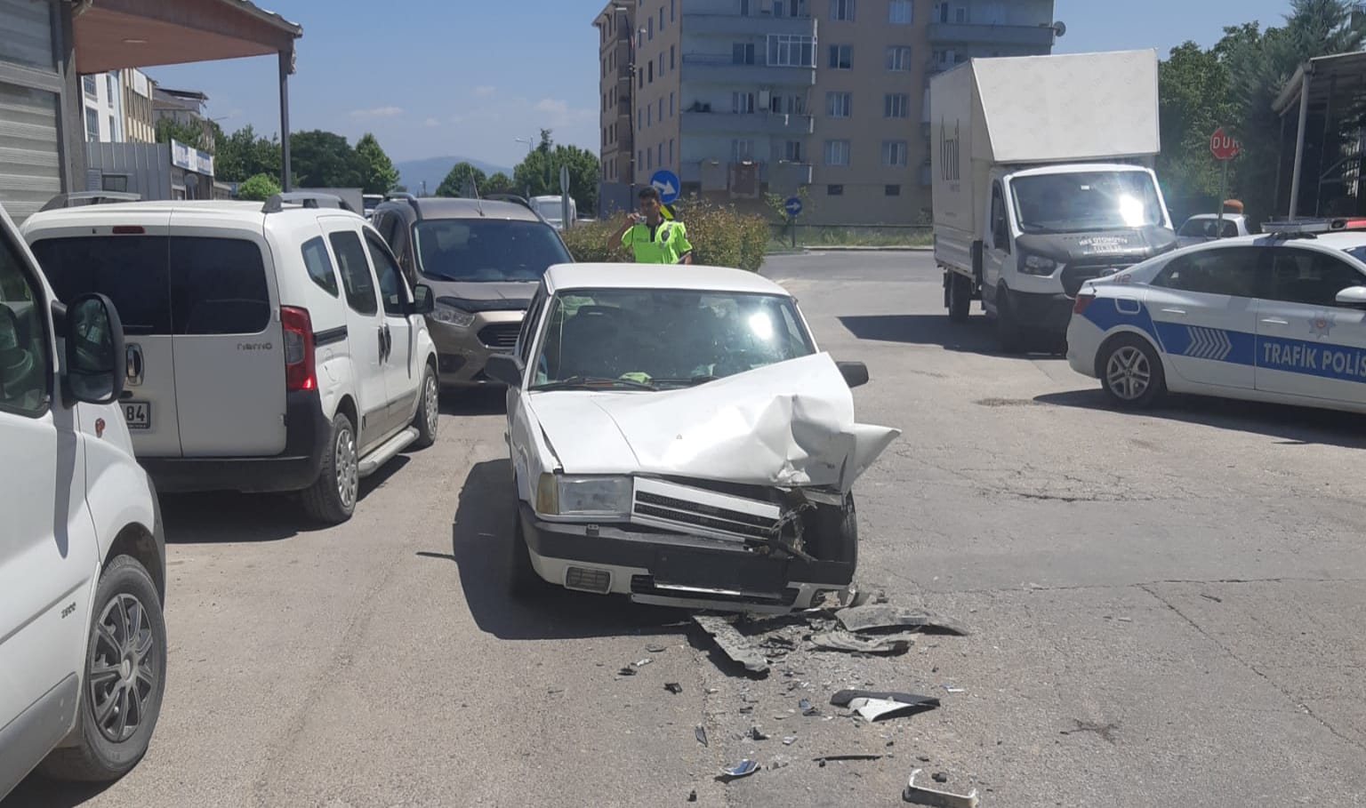 İki otomobilin karıştığı kazada 1 kişi yaralandı