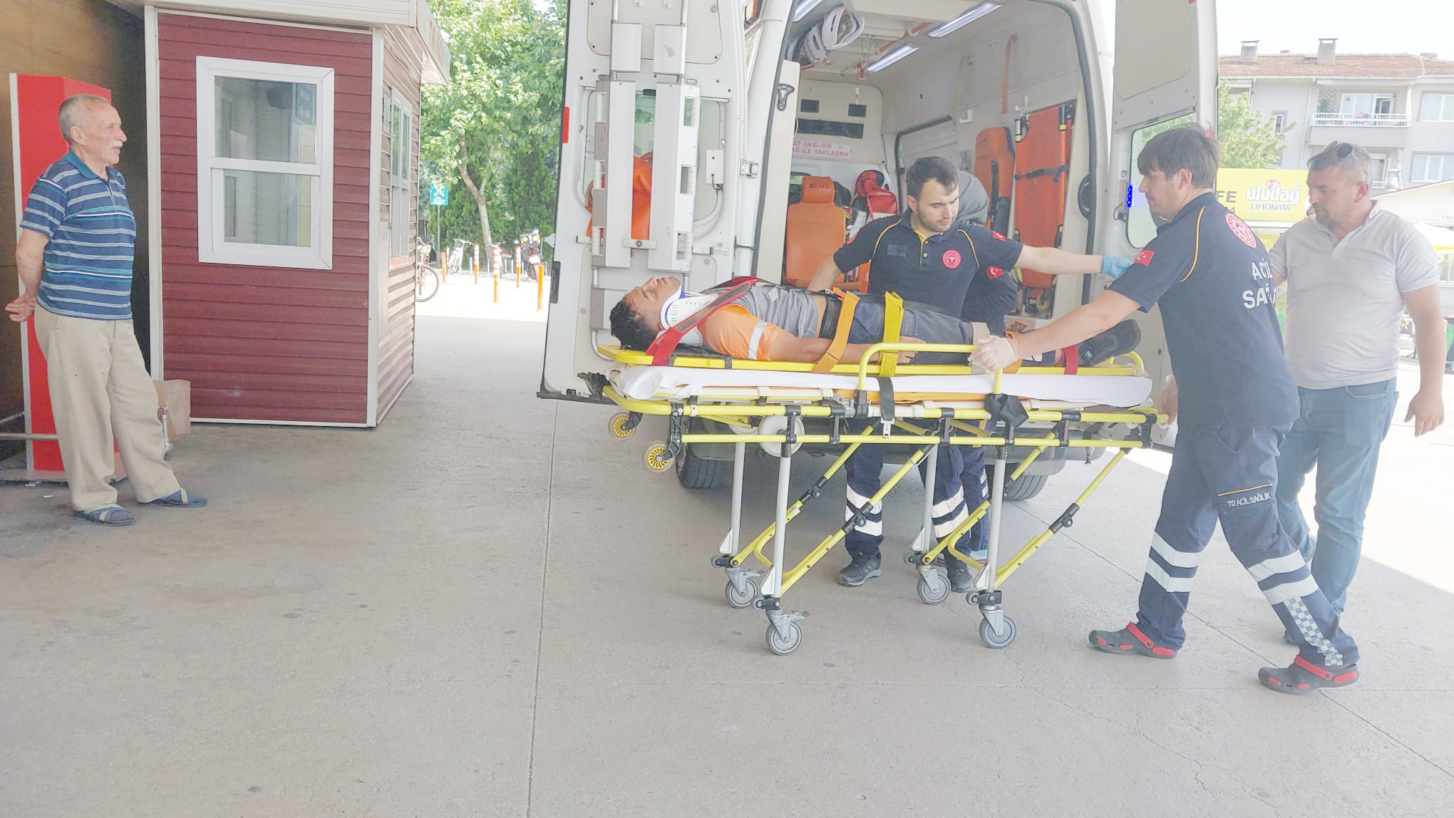 Yüksekten düşen işçi yaralandı