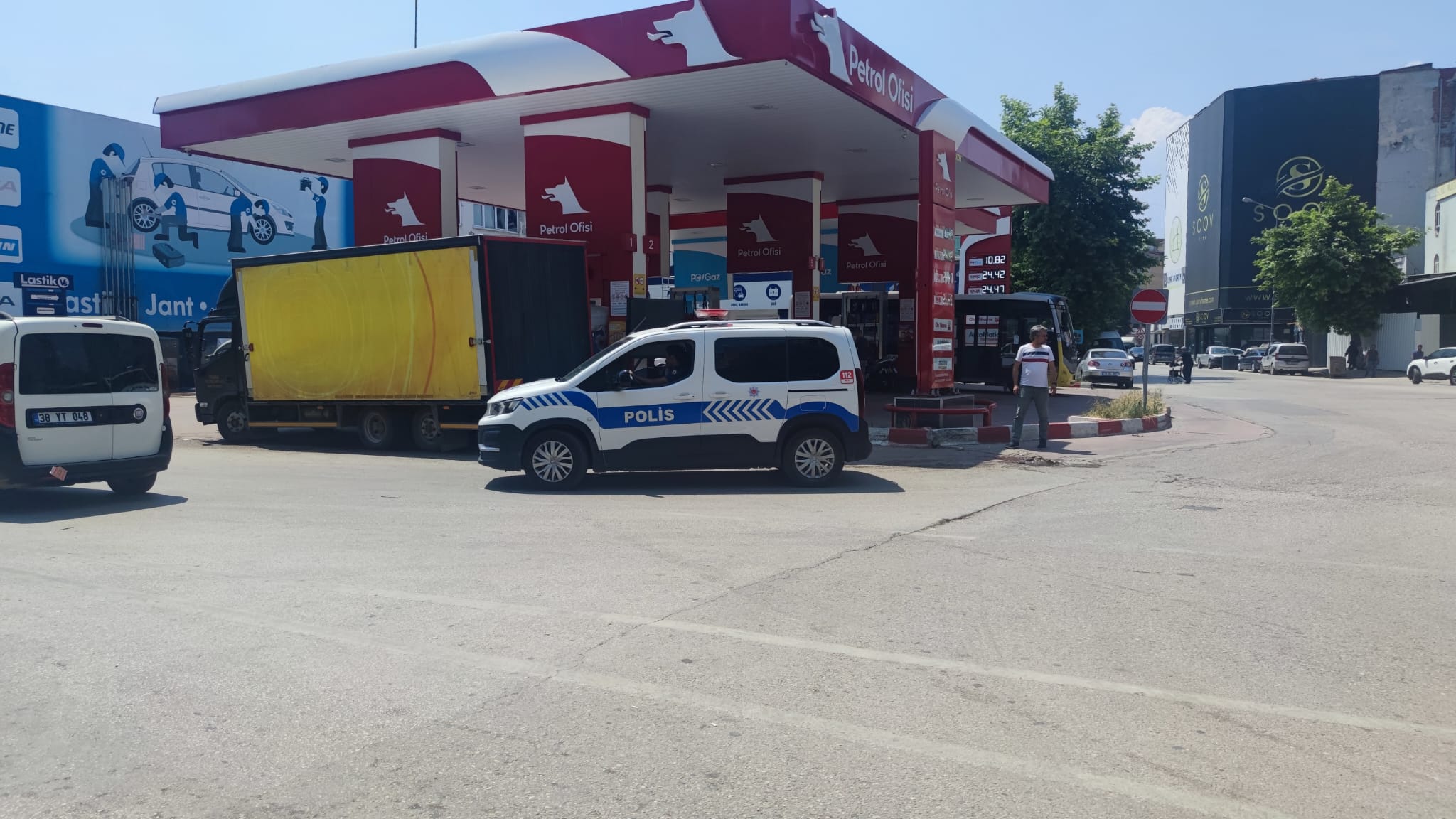 Önce polisi aradı sonra imha etti