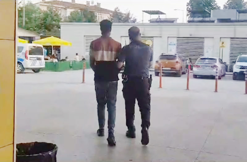 Kaçak göçmen İnegöl’de başkasının kimliği ile yakalandı