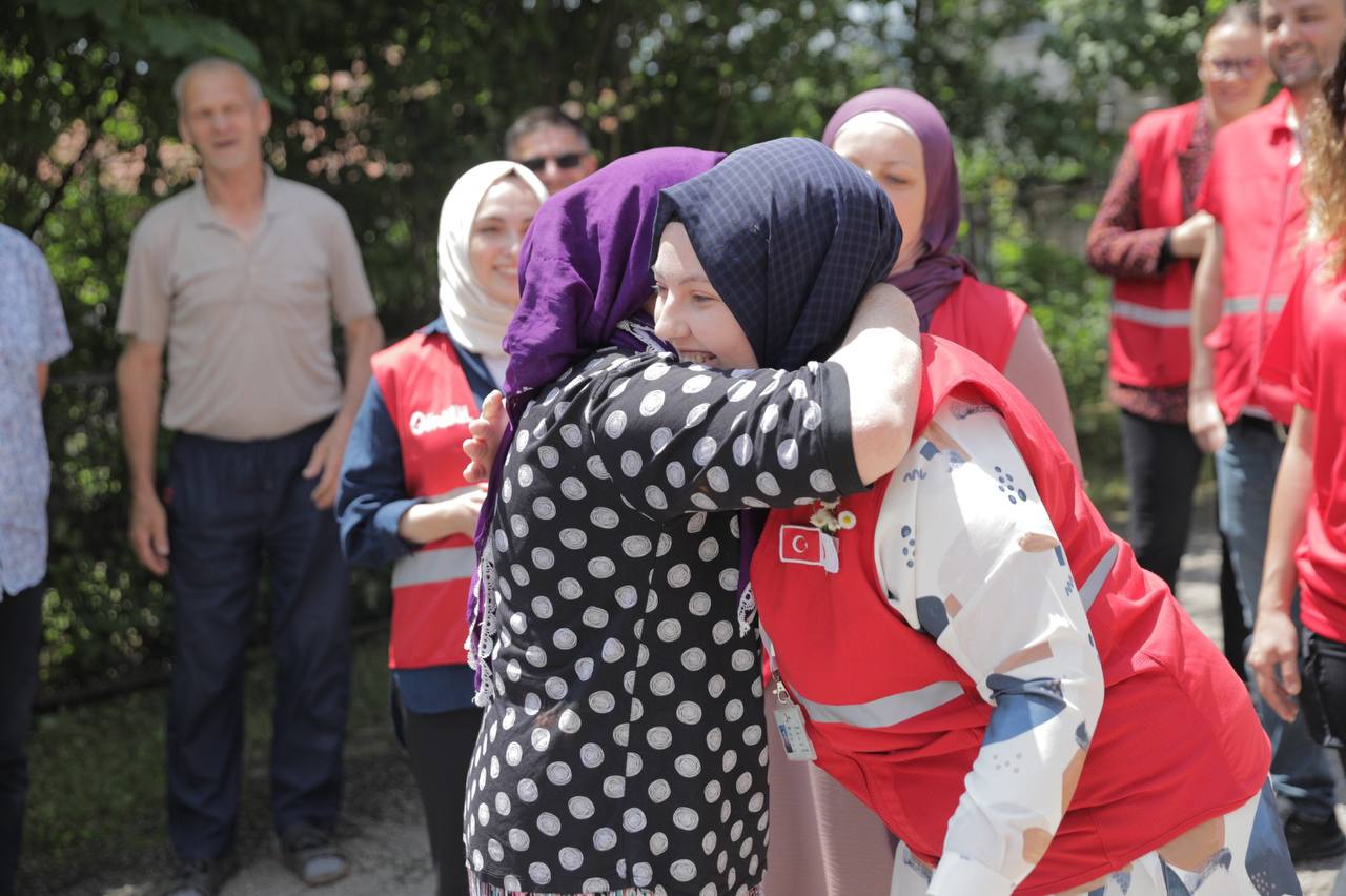 Karşısında İnegöllüleri gören Müslümanlar, duygu dolu anlar yaşadı